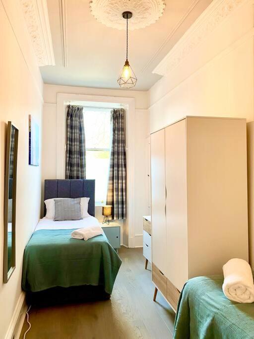 Anchored Homely Apartment In Historic Centre Paisley Exterior photo
